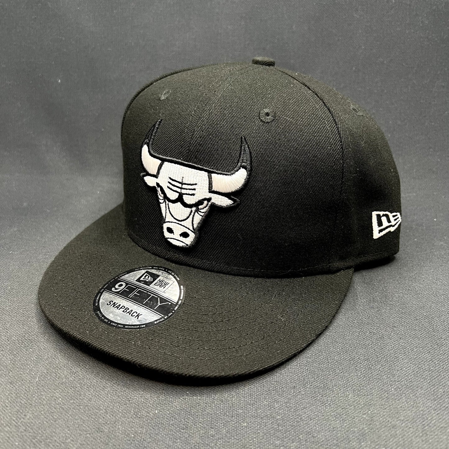 Chicago Bulls Blackout Logo New Era 9FIFTY Snapback Hat NBA Black NWT