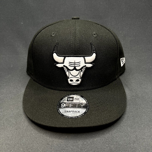 Chicago Bulls Blackout Logo New Era 9FIFTY Snapback Hat NBA Black NWT