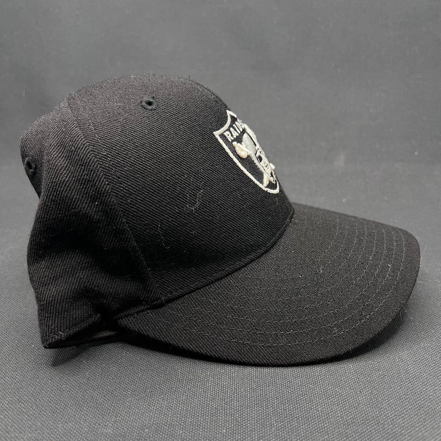 7 1/8 Oakland Raiders NFL On-Field Reebok Fitted Hat Black Size
