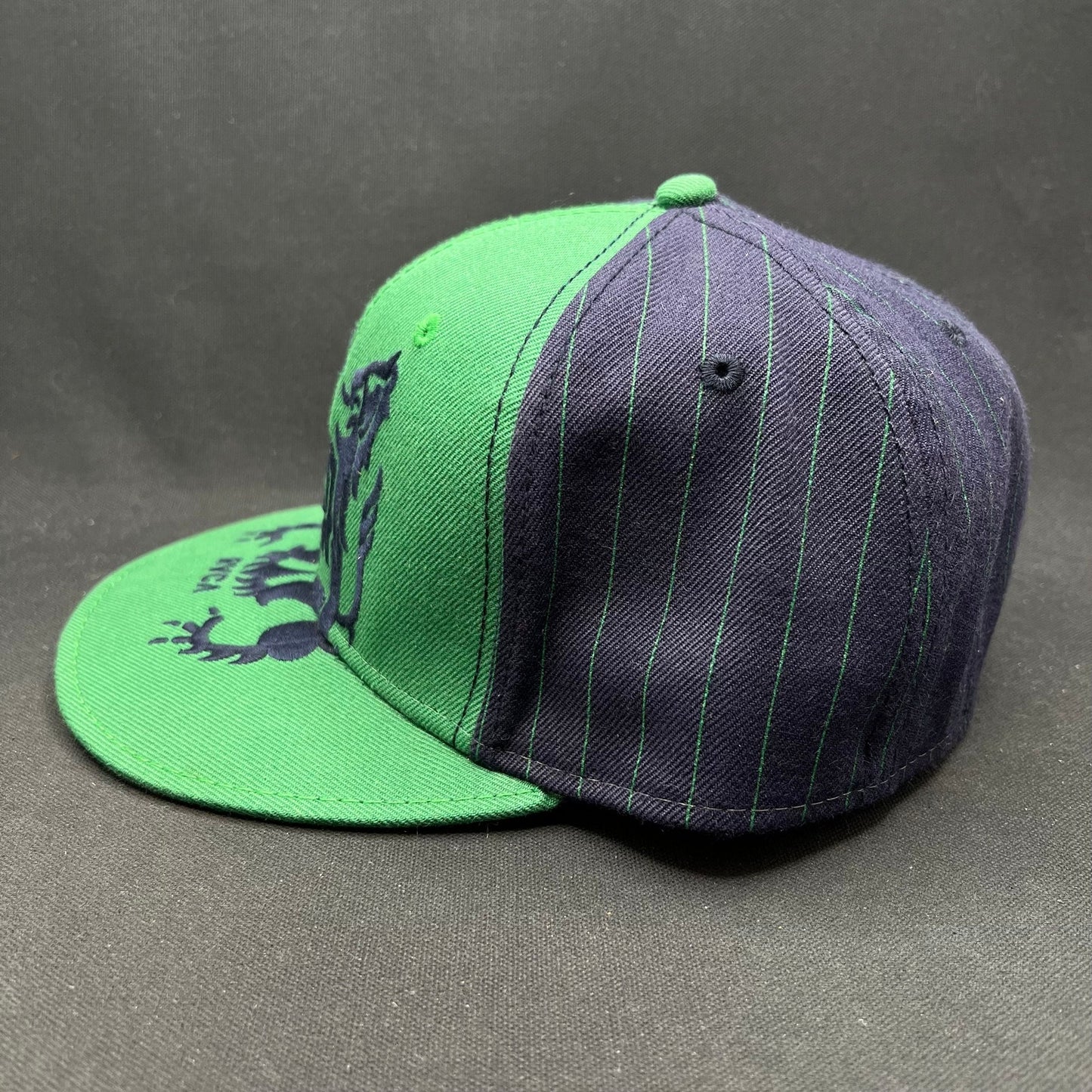 7 1/4 Y2K RVCA Crest Logo Snapback Hat Black White Pinstripe Brim