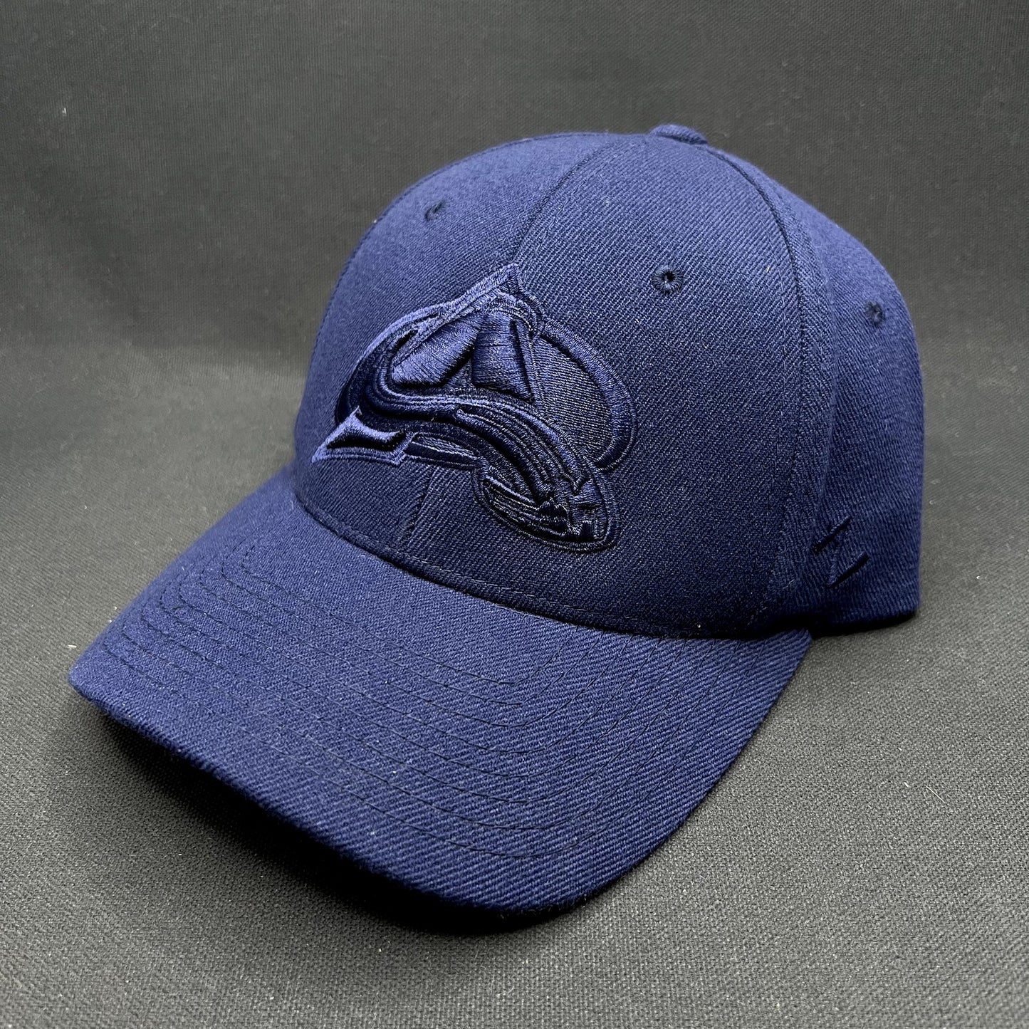 Colorado Avalanche NHL Zephyr Z-Fit M/L Navy Blue Fitted Hat Tone-on-Tone Logo