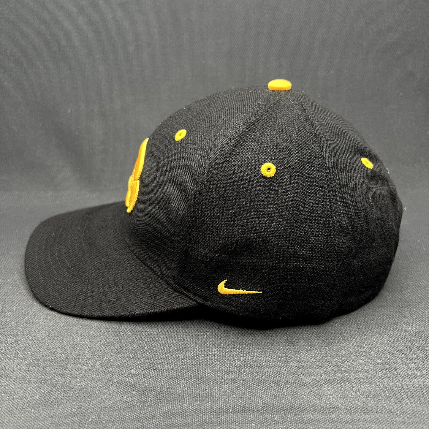 Vintage Nike Iowa Hawkeyes Strapback Hat Black Yellow Team Sports Cap