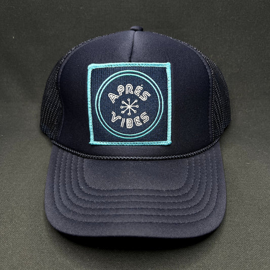 Après Vibes Friday Feelin’ Snapback Trucker Hat Navy Ski Resort Winter Cap
