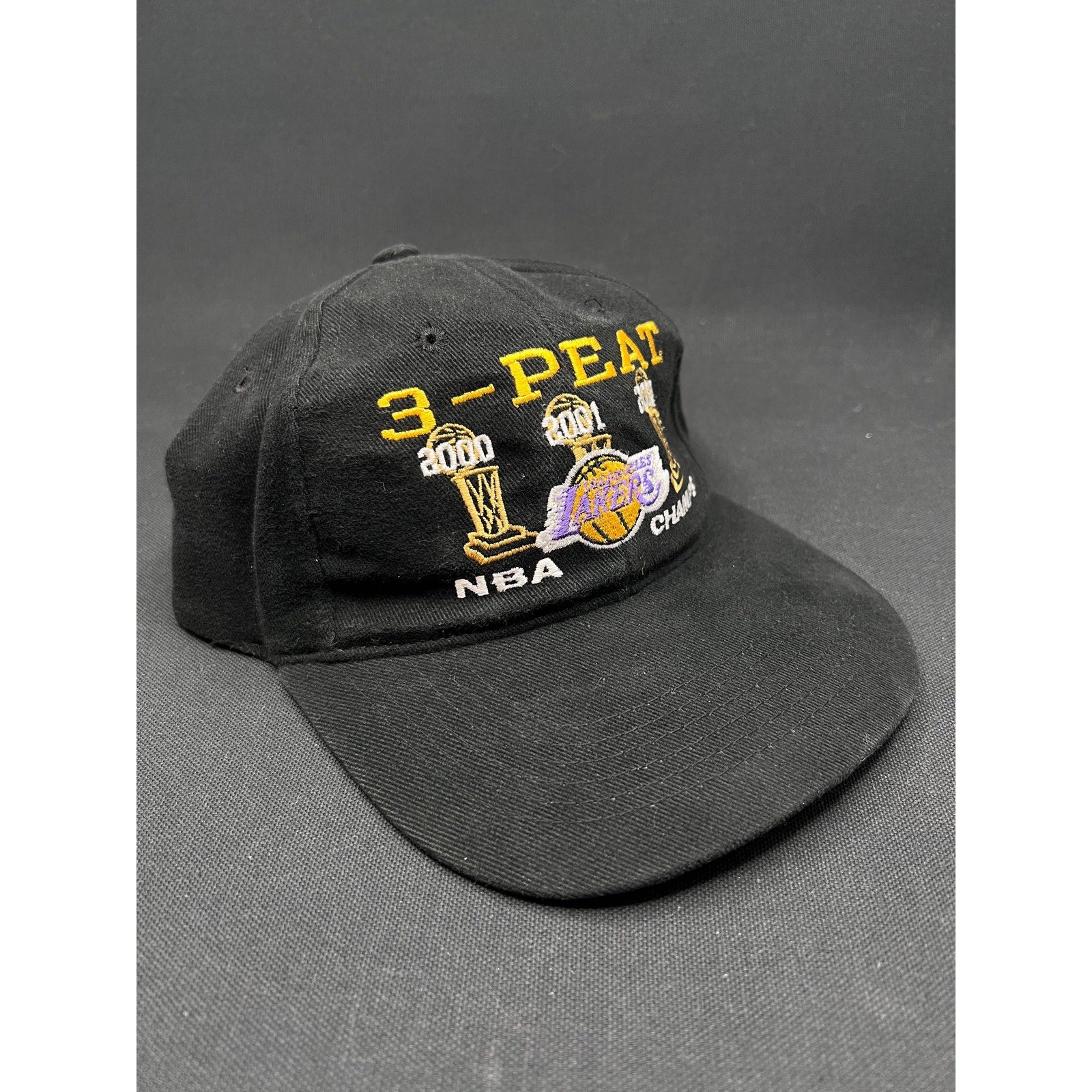 Vintage 2002 Los Angeles Lakers “3-Peat” NBA Champions Hat – Headmaster Inc.