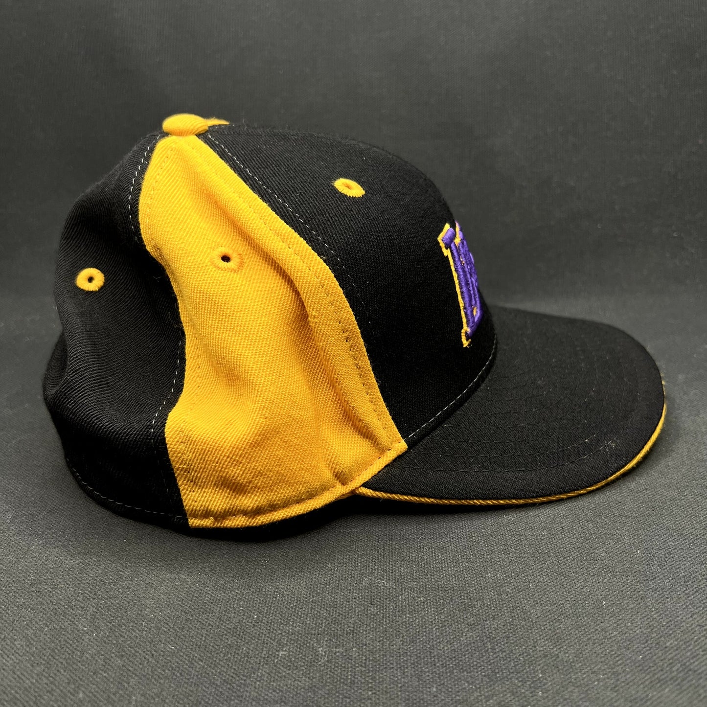 Vintage Reebok Los Angeles Lakers Fitted Hat 7 3/8 NBA Black Gold