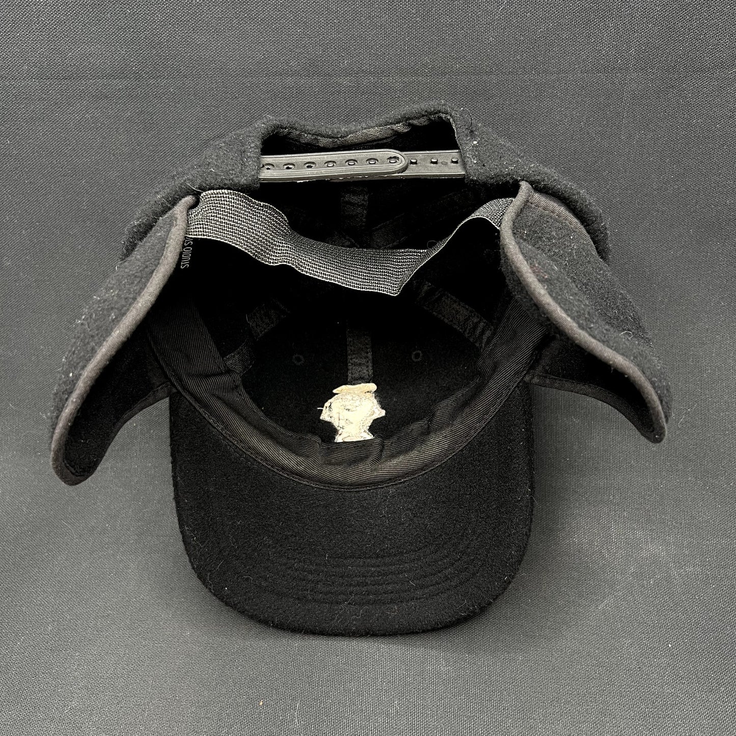 Vintage 1995 Taz Tasmanian Devil Wool Ear Flap Snapback Winter Hat