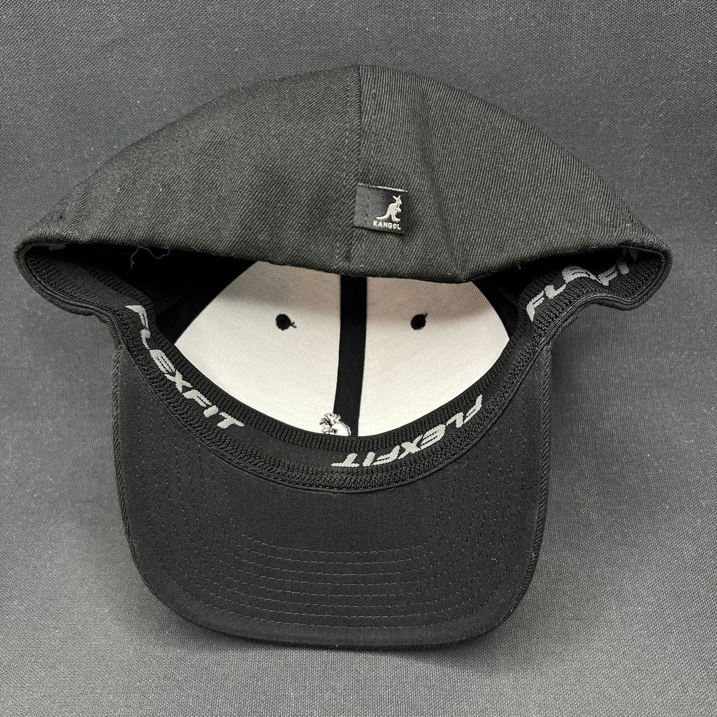 Kangol Black Flexfit Baseball Cap Hat Kangaroo Logo M/L Clean