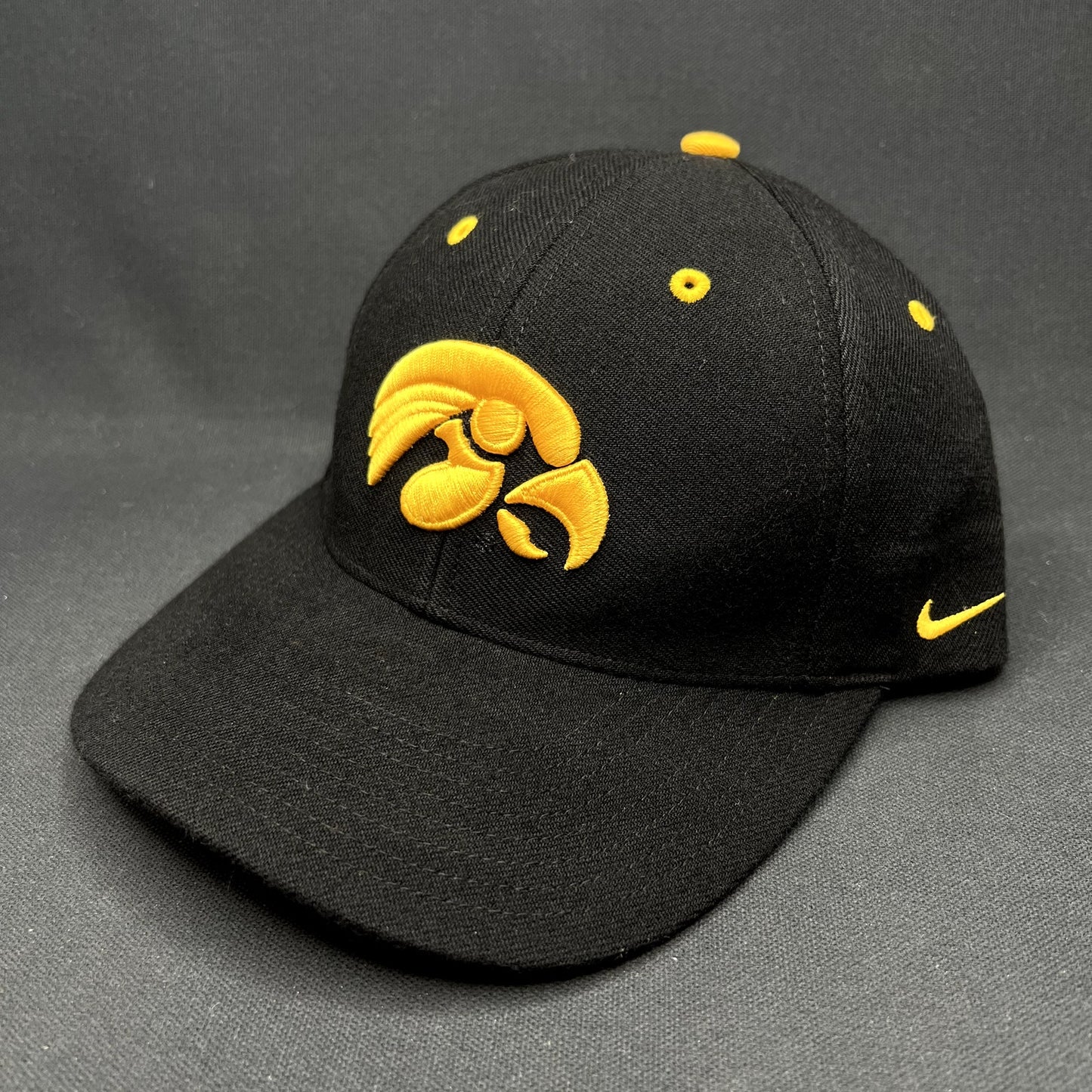 Vintage Nike Iowa Hawkeyes Strapback Hat Black Yellow Team Sports Cap