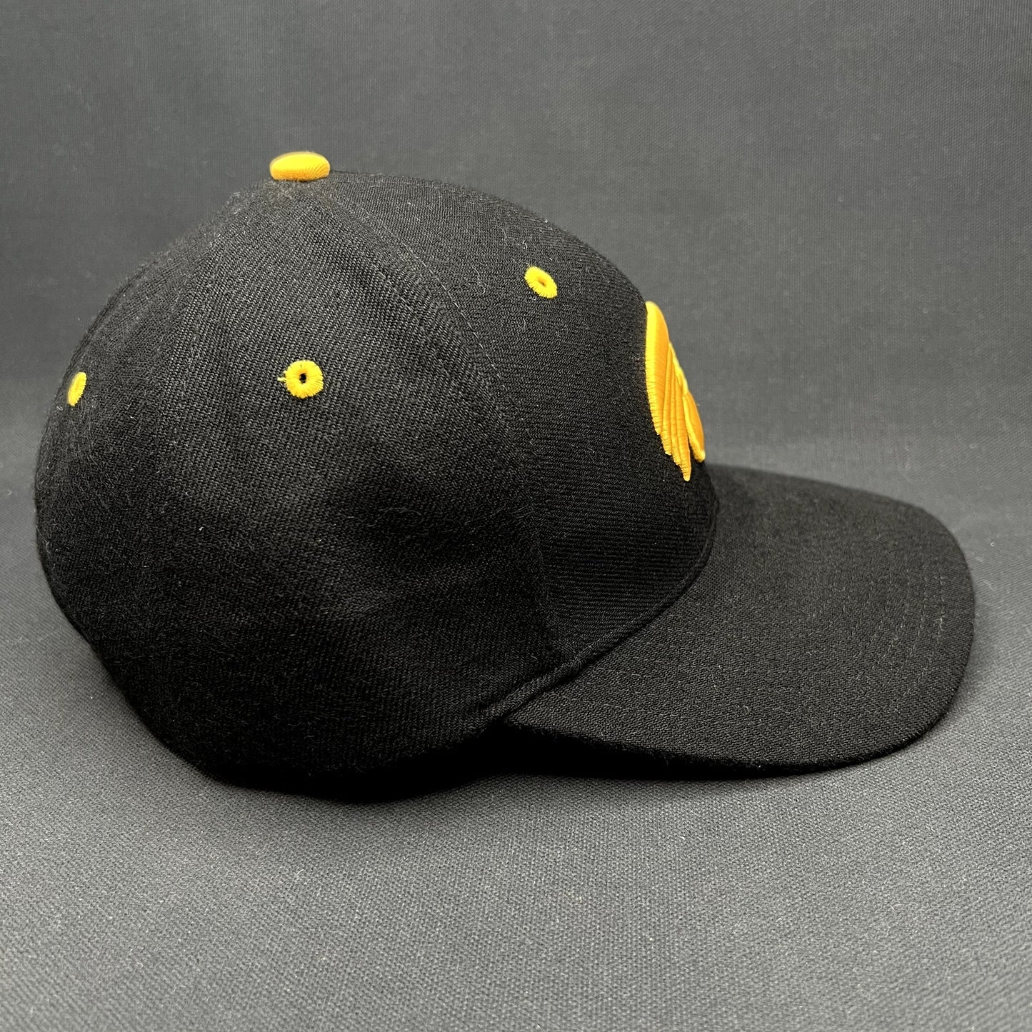 Vintage Nike Iowa Hawkeyes Strapback Hat Black Yellow Team Sports Cap