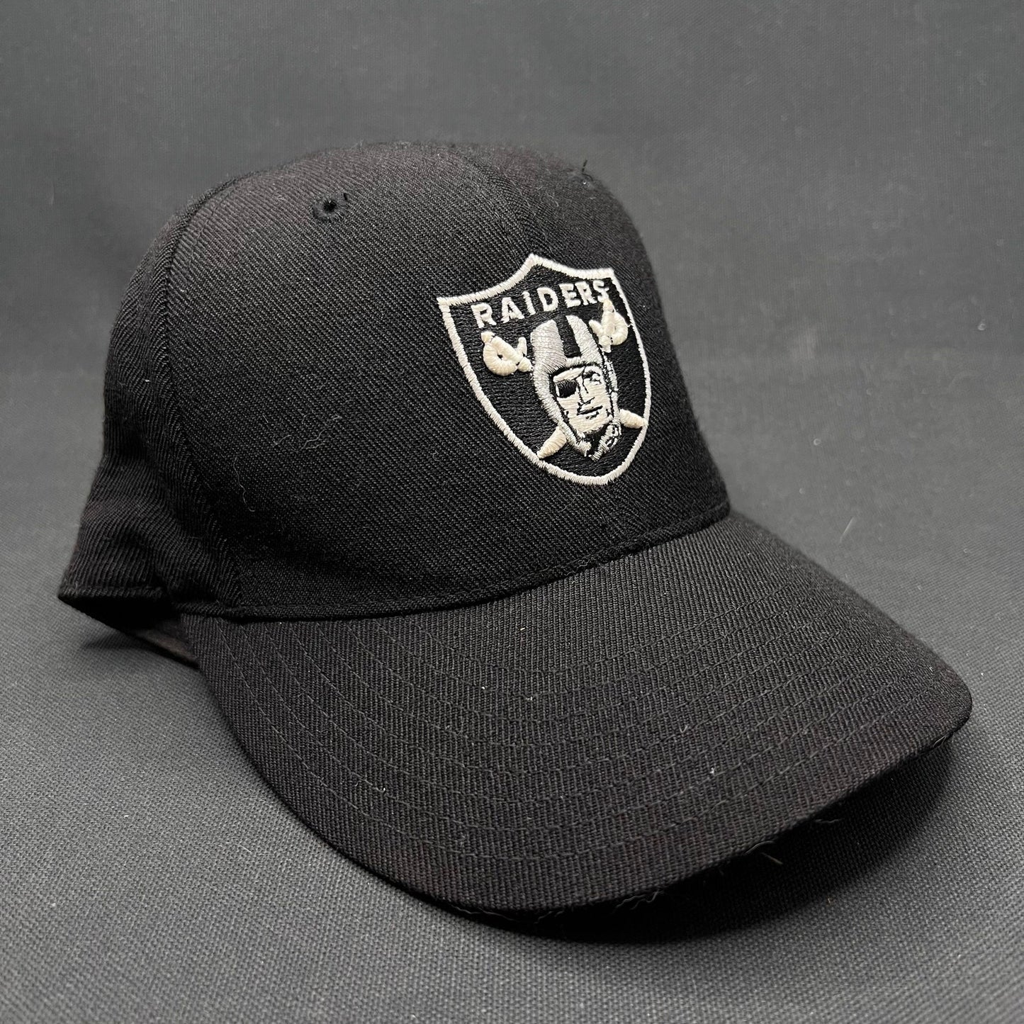 7 1/8 Oakland Raiders NFL On-Field Reebok Fitted Hat Black Size