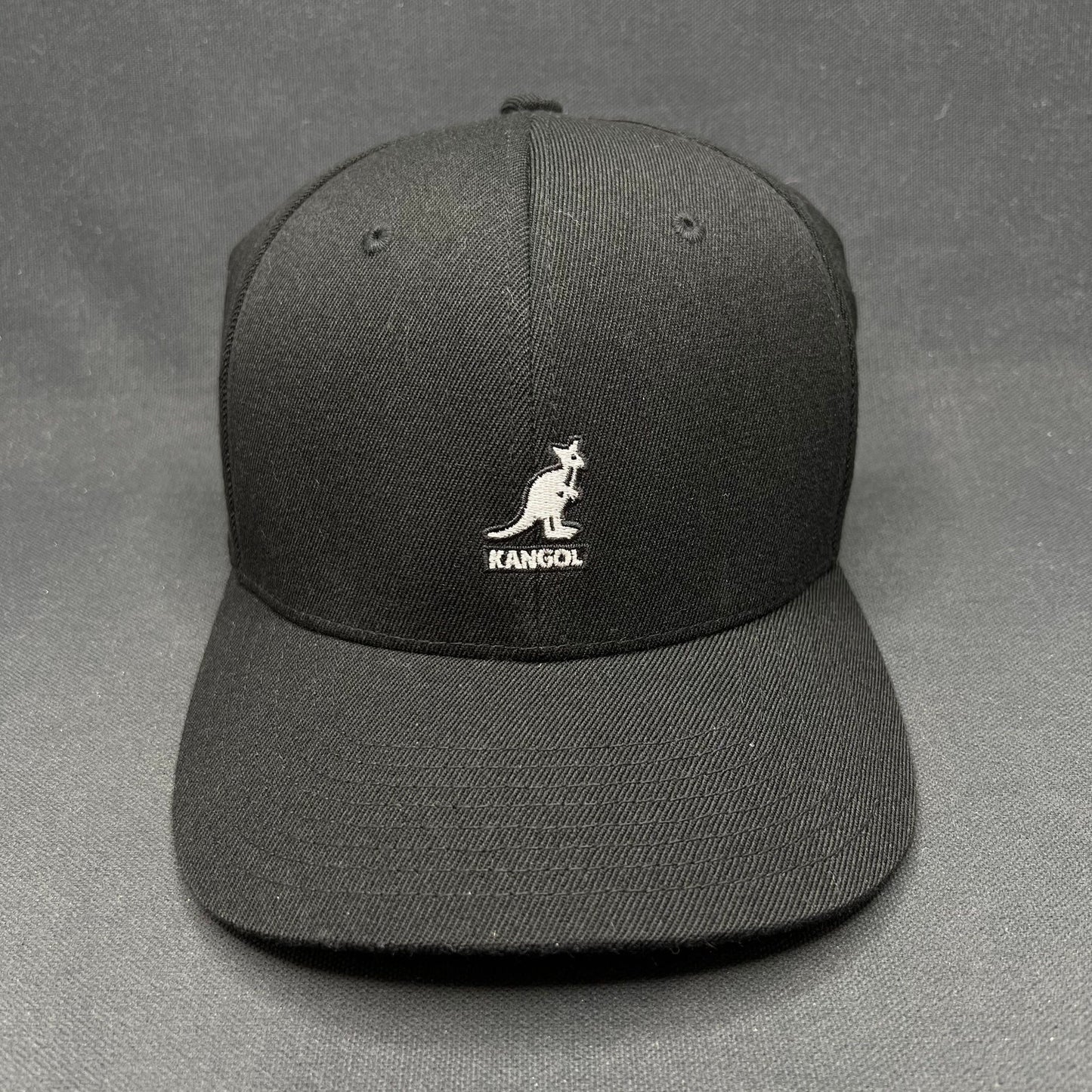 Kangol Black Flexfit Baseball Cap Hat Kangaroo Logo M/L Clean