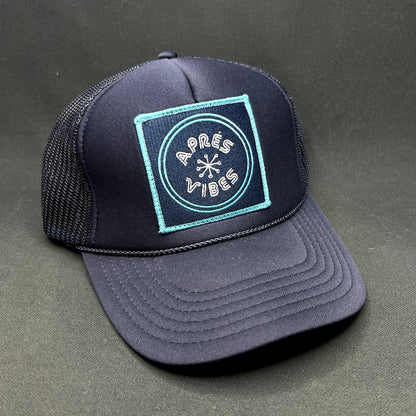 Après Vibes Friday Feelin’ Snapback Trucker Hat Navy Ski Resort Winter Cap