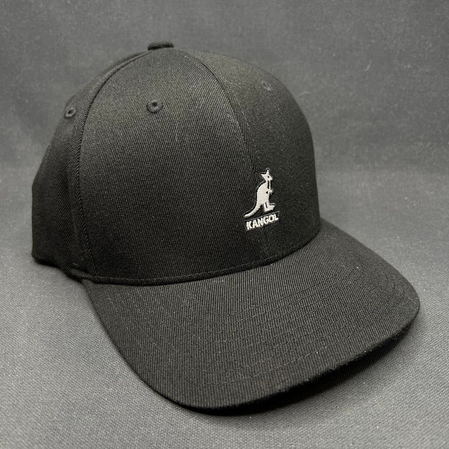 Kangol Black Flexfit Baseball Cap Hat Kangaroo Logo M/L Clean
