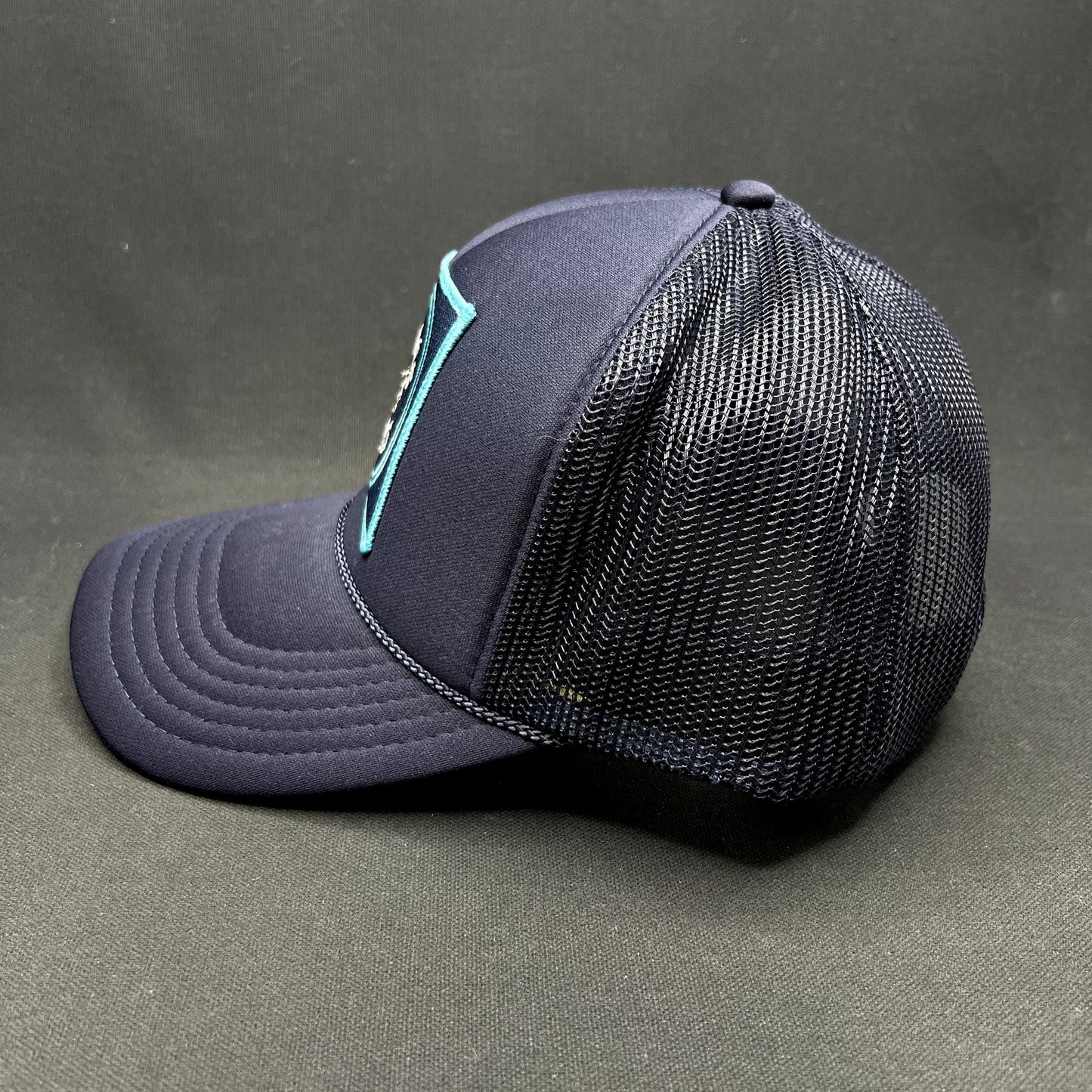 Après Vibes Friday Feelin’ Snapback Trucker Hat Navy Ski Resort Winter Cap