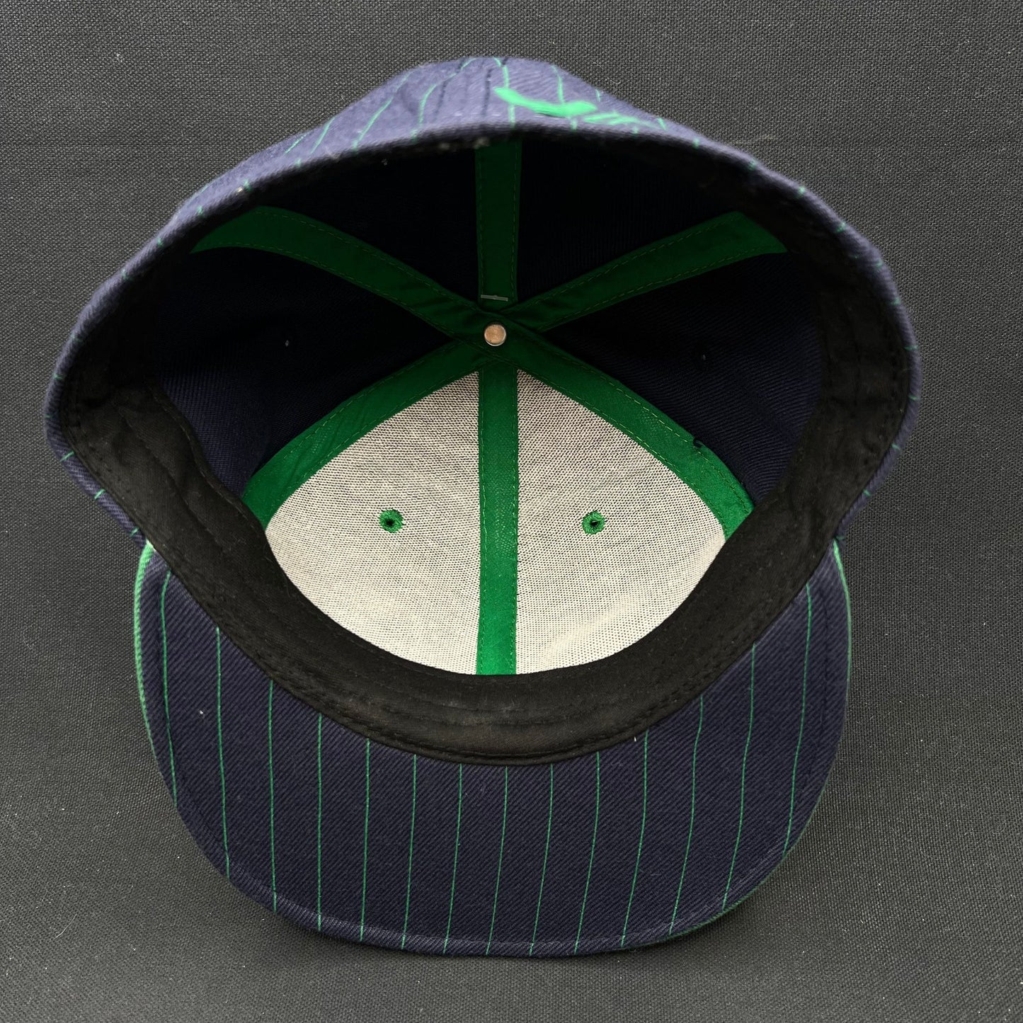 7 1/4 Y2K RVCA Crest Logo Snapback Hat Black White Pinstripe Brim