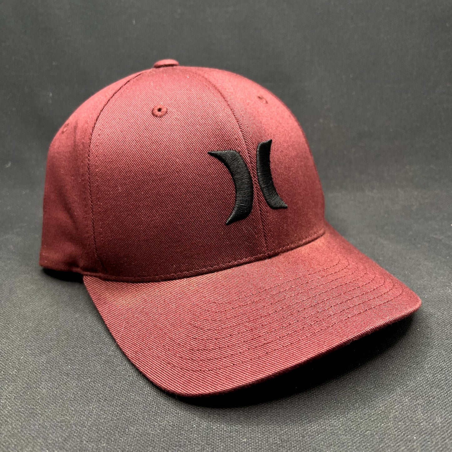 Hurley Flexfit S/M Burgundy Black Logo Stretch Fit Hat