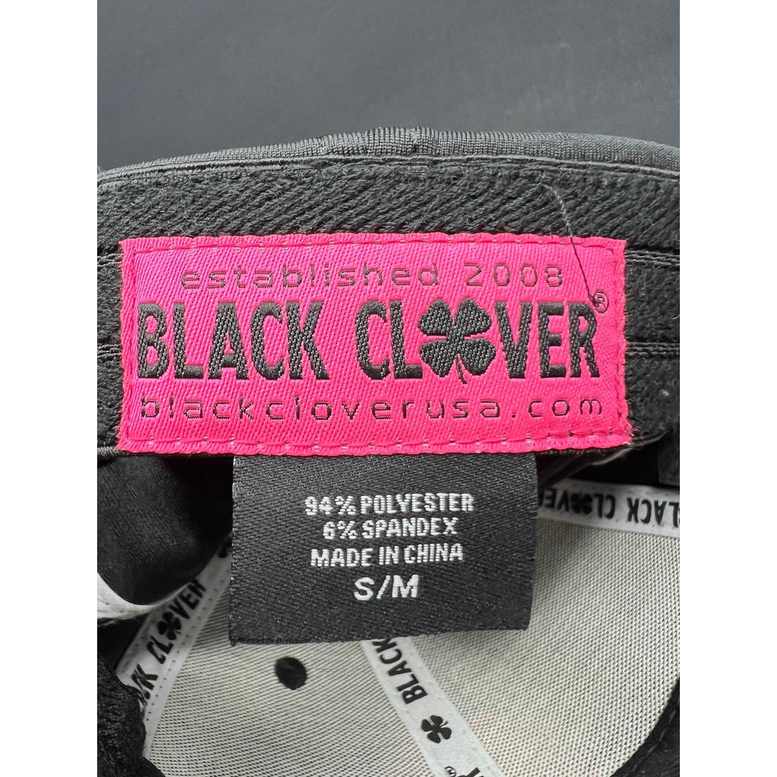 Black Clover “Live Lucky” Valley Inn Hat – Black & Pink 4-Leaf Clover S/M