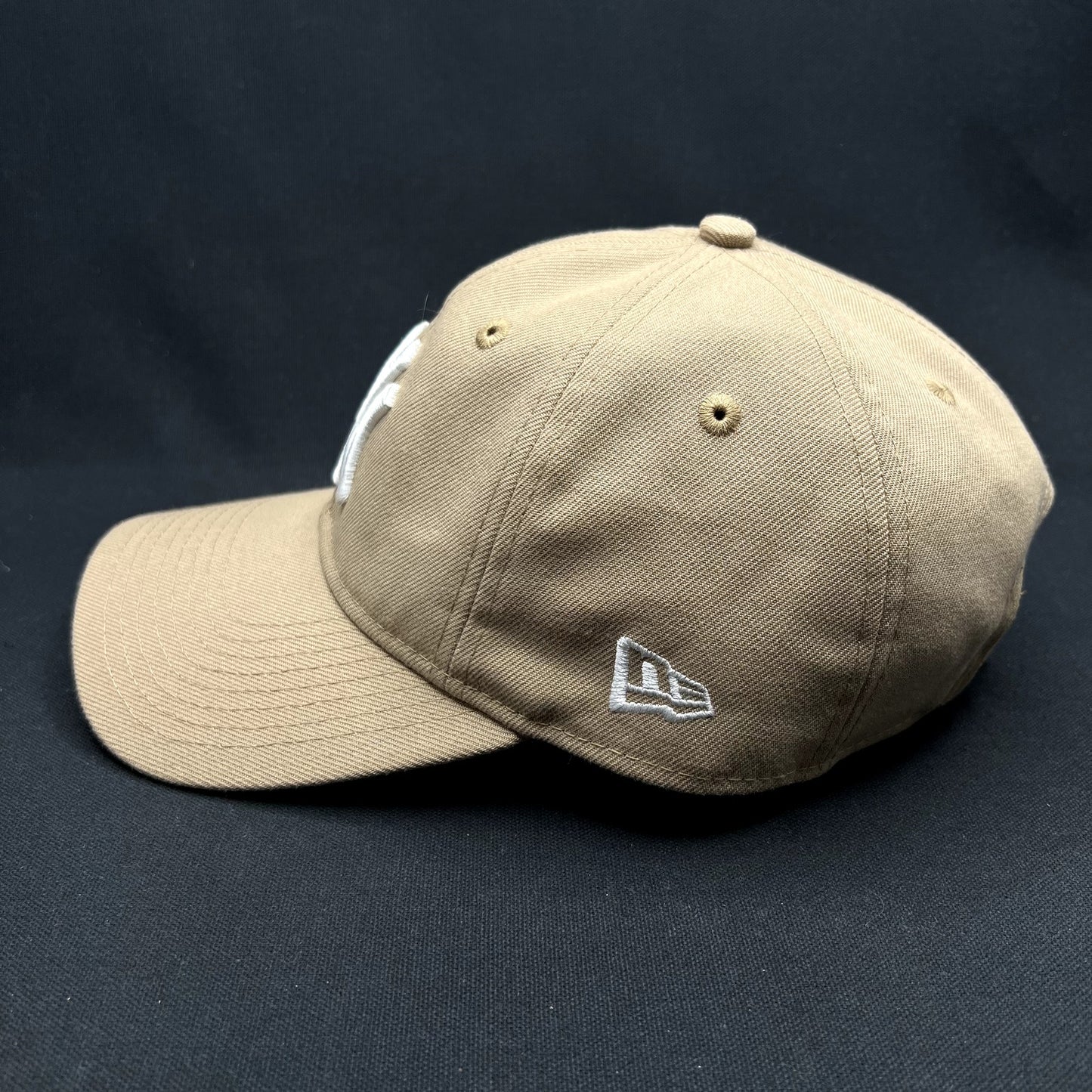 New Era 9TWENTY MoMA New York Yankees Strapback Hat Khaki