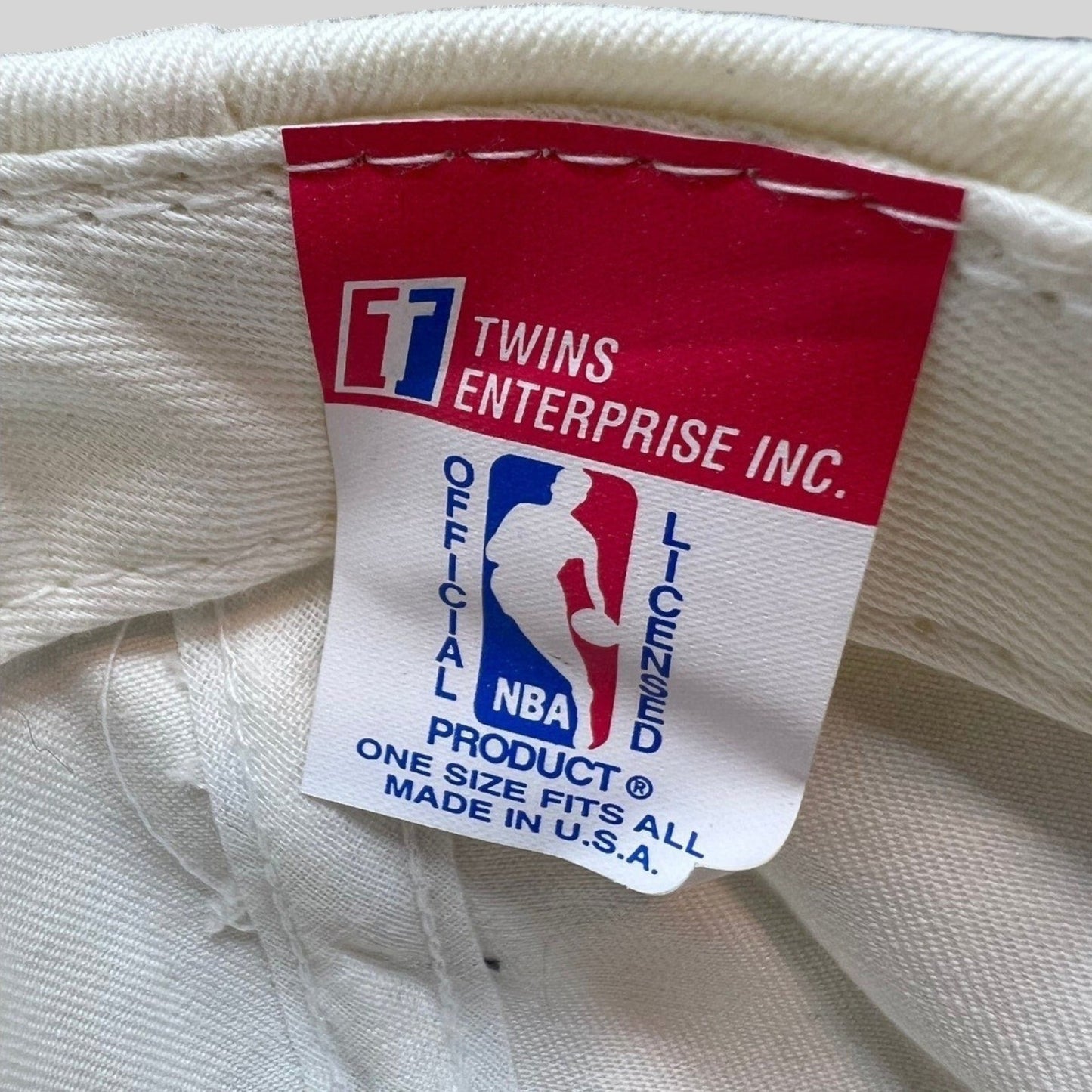 Raree Finds vintage Twins Enterprise Inc. NBA official licensed product tag inside a 1996 Chicago Bulls snapback hat.