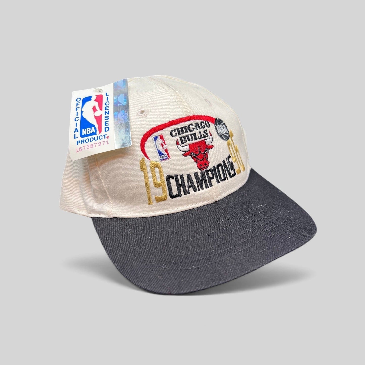 Raree Finds vintage 1996 Chicago Bulls NBA Champions snapback hat with cream crown, black brim, and gold embroidery.